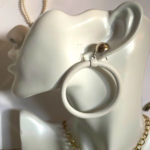 Oversized white enamel hoops 70’s posts boho hippie 🌻